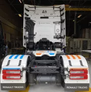 Equipement 01 Customized by Renault Trucks